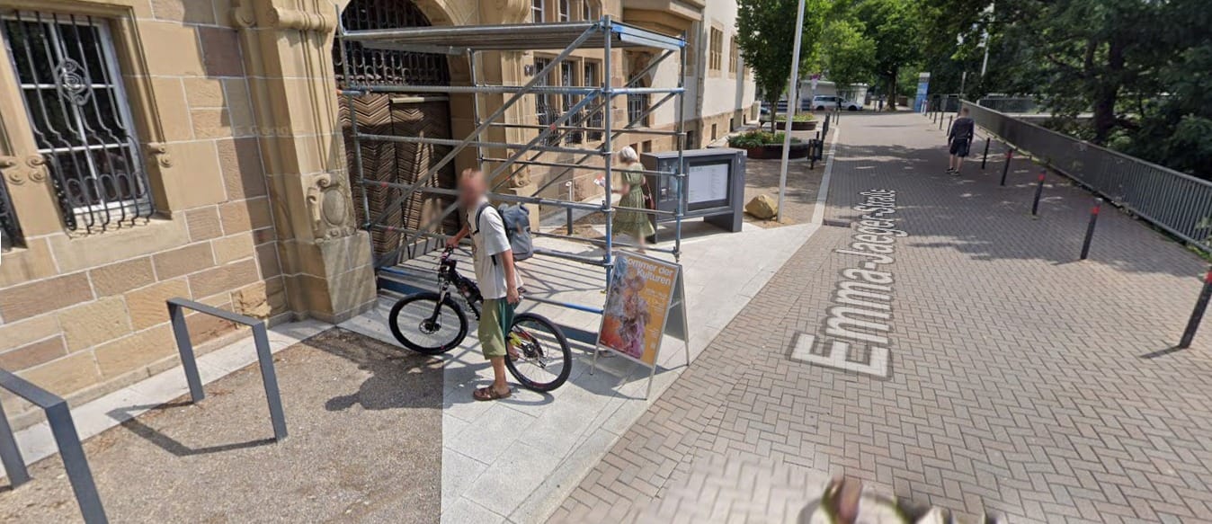 Eingang zum EMMA Kreativzentrum — hier geht es zum Sommer der Kulturen